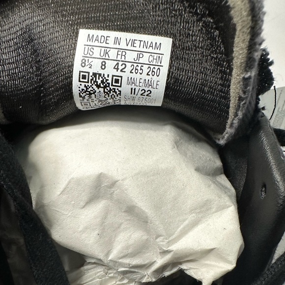 Adidas - Picture 9 of 12